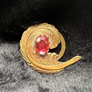 Vintage Art Nouveau Feather Dress Scarf Clip